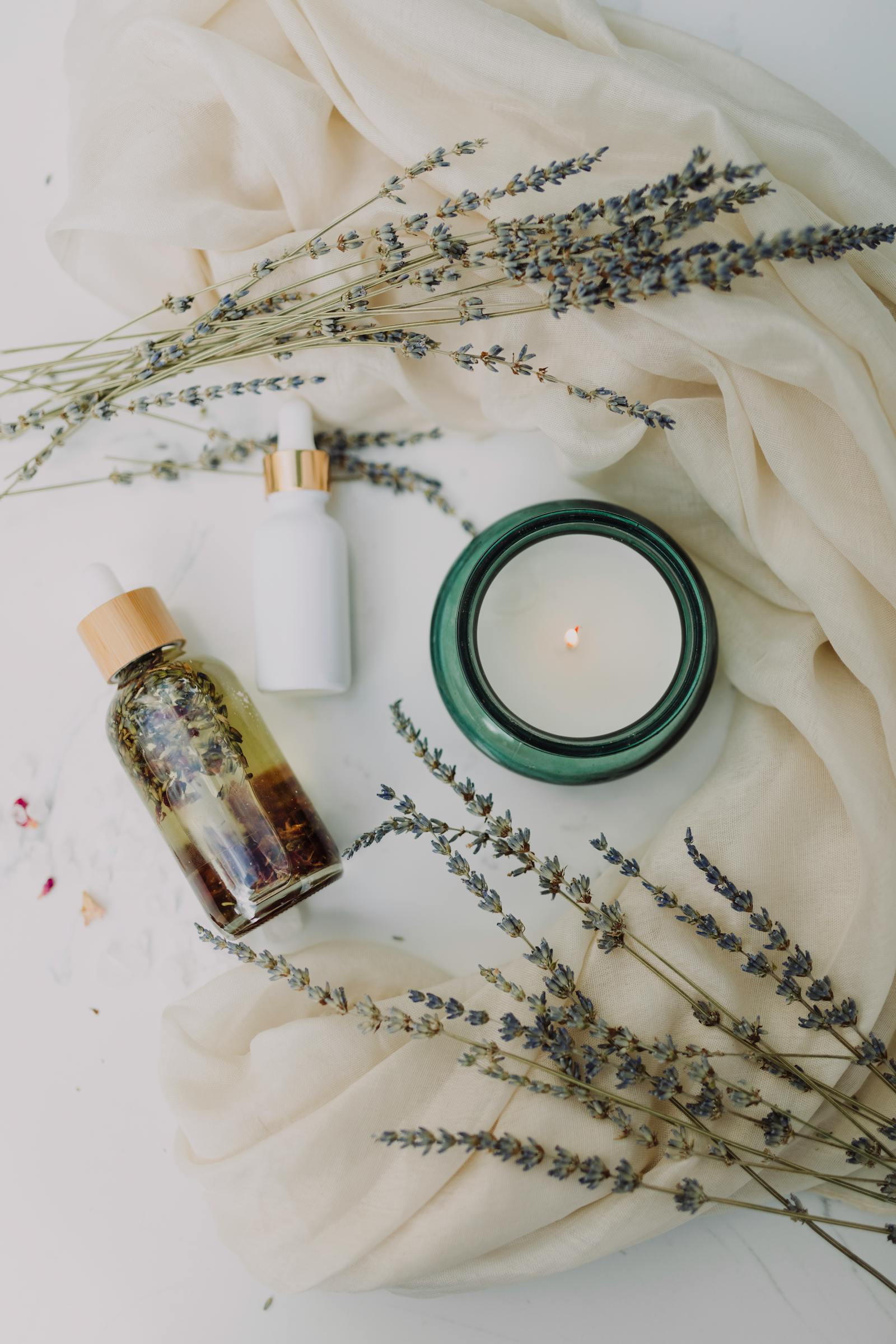 Spa oils and botanical ingredients for hair rituals