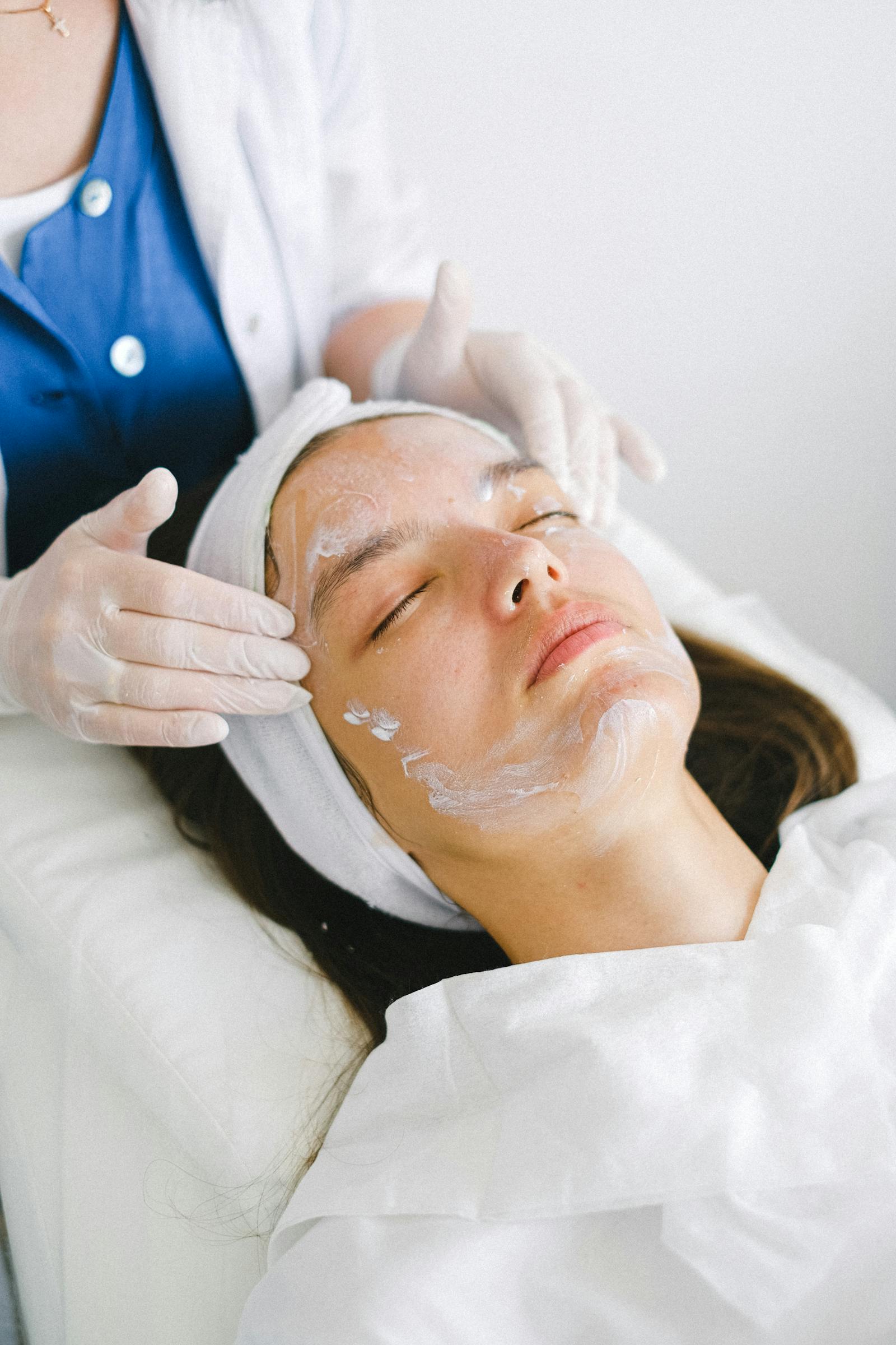 Facial care treatment with soft mask application