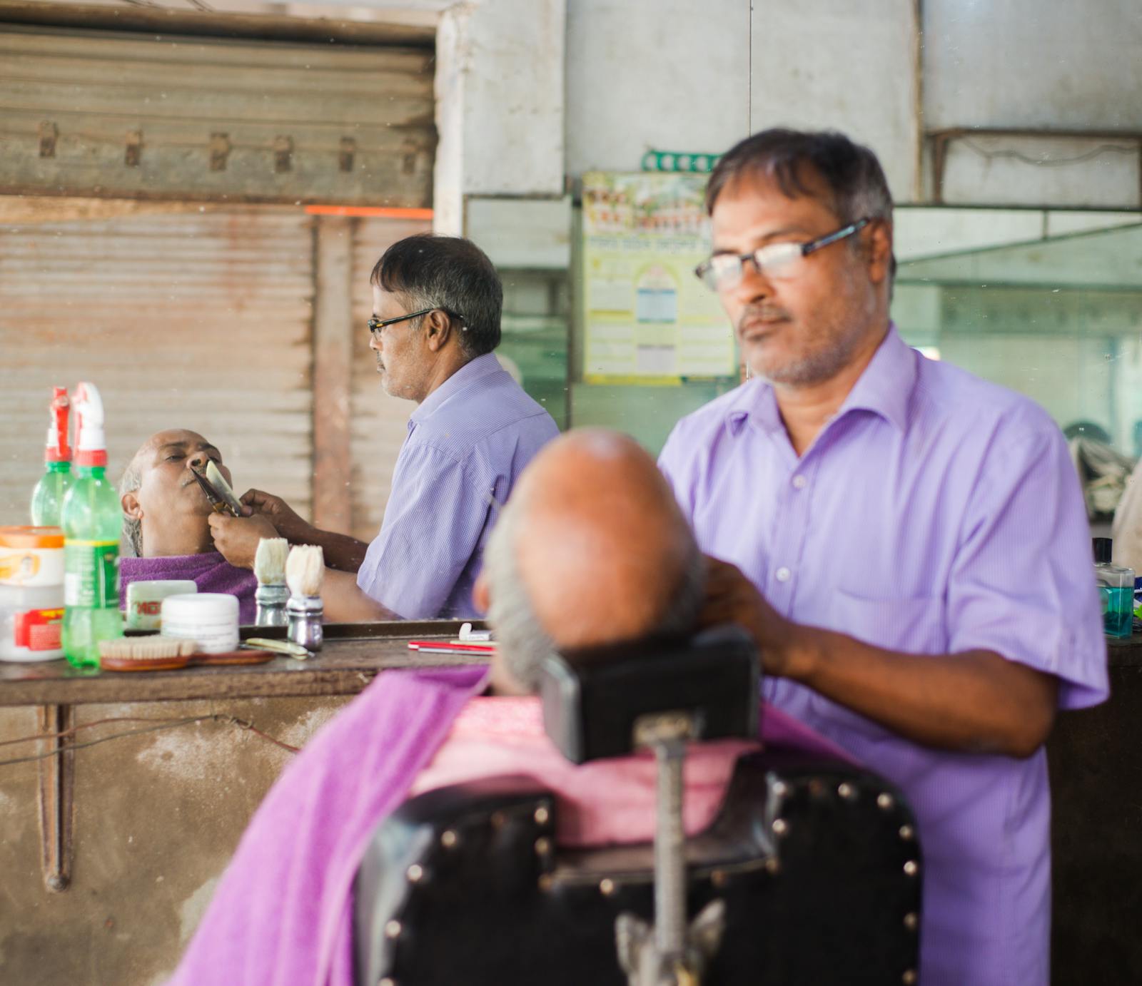 Barber preparing a refined grooming service